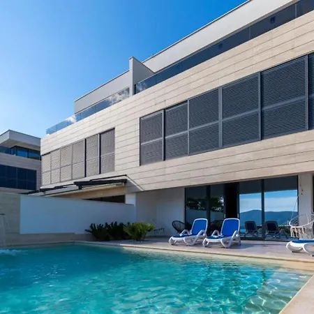 Vila Mara In Komarna By Guide *