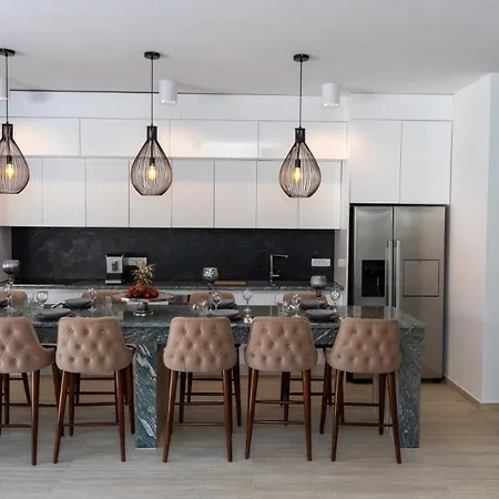 Mara In Komarna By Guide *