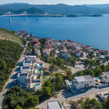 Mara In Komarna By Guide * Klek