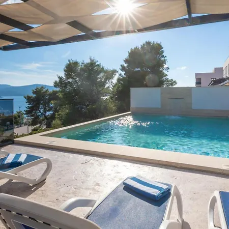 Villa Mara In Komarna By Guide