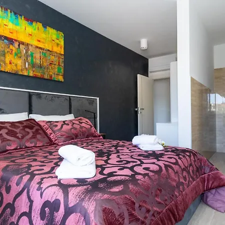 Mara In Komarna By Guide *