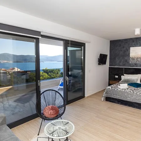 Mara In Komarna By Guide Vila *