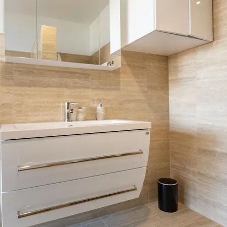 Mara In Komarna By Guide Vila