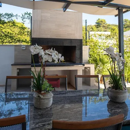 Mara In Komarna By Guide * Klek