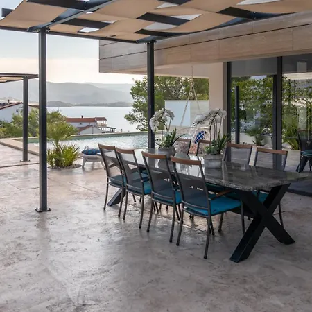 Mara In Komarna By Guide Vila *