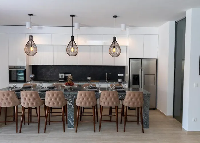 Mara In Komarna By Guide *