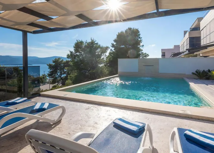 Villa Mara In Komarna By Guide