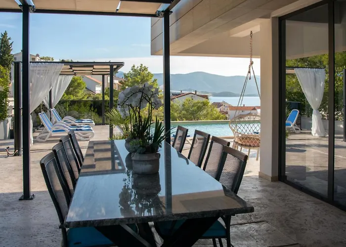 Mara In Komarna By Guide