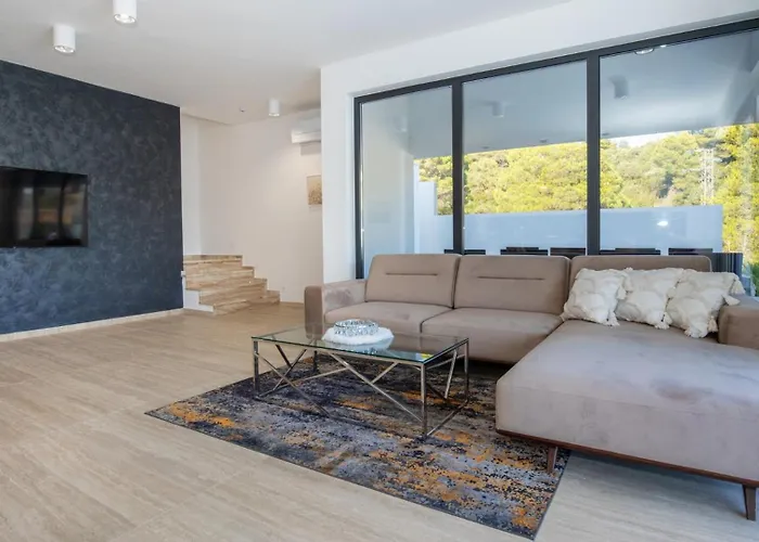 Mara In Komarna By Guide * Klek