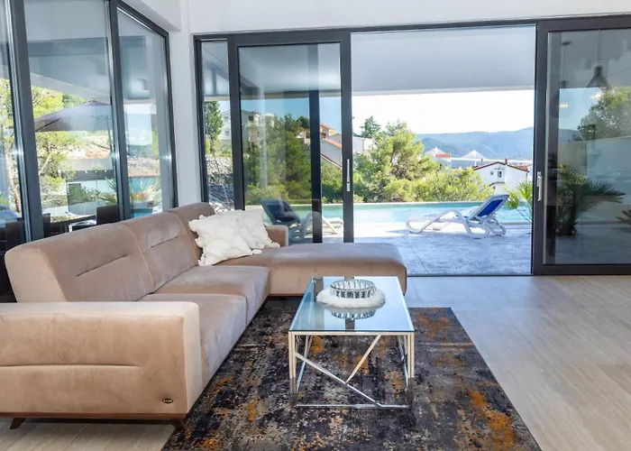 Mara In Komarna By Guide * Klek