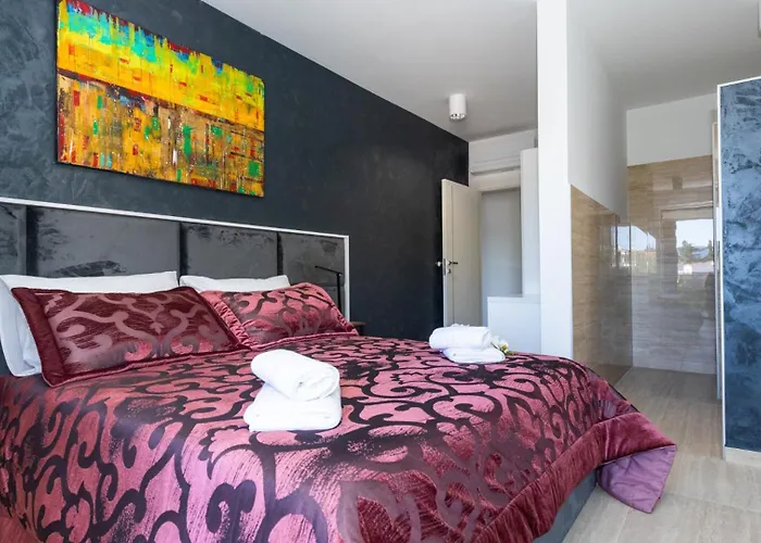 Mara In Komarna By Guide *