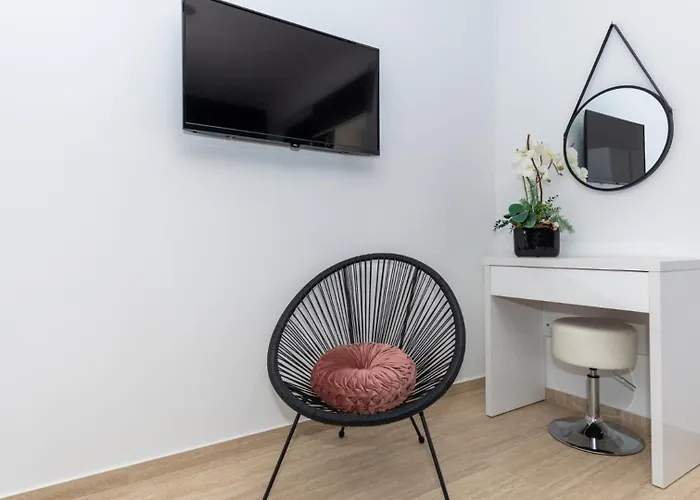 Villa Mara In Komarna By Guide