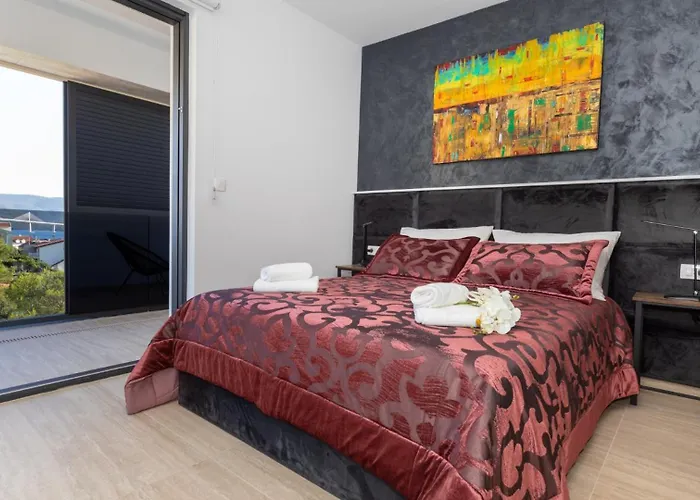 Villa Mara In Komarna By Guide