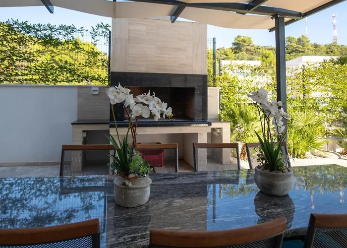 Mara In Komarna By Guide * Klek