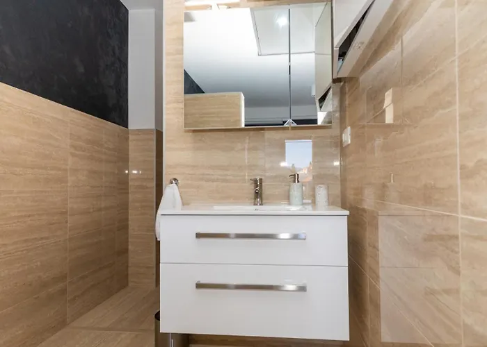 Villa Mara In Komarna By Guide